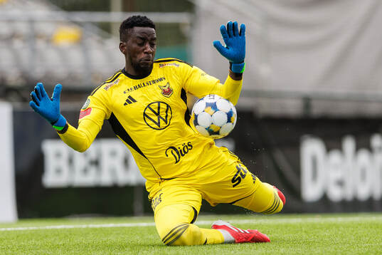 Östersunds målvakt Arnold Otieno