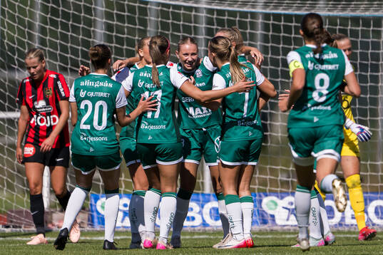 Alingsås Tilde Karlsson jublar med lagkamrater