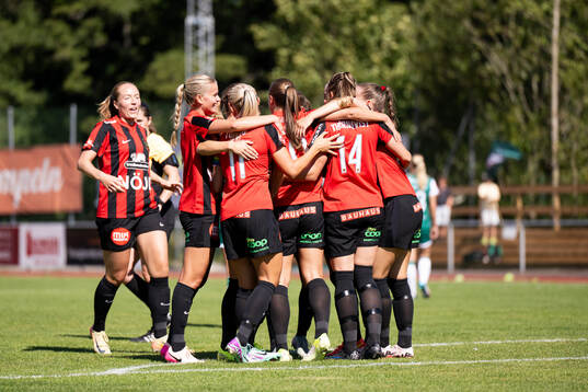 Brommapojkarnas spelare jublar
