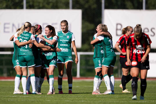 Alingsås spelare jublar