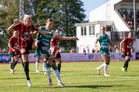 Brommapojkarnas Wilma Wärulf och Alingsås Johanna Barth