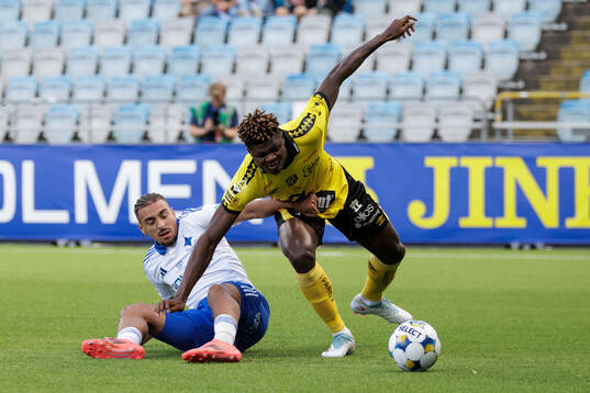 IFK Norrköpings Moutaz Neffati och Elfsborgs Terry Yegbe
