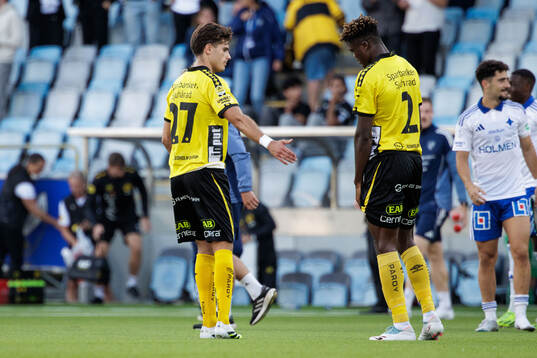 Elfsborgs Besfort Zeneli och Terry Yegbe deppar
