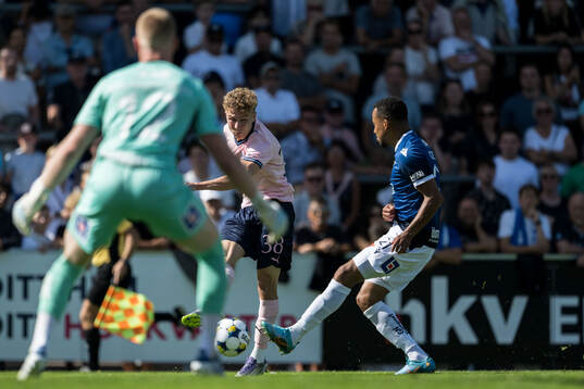Malmö FFs Hugo Bolin och Halmstads Marcus Olsson