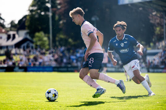 Malmö FFs Hugo Bolin och Halmstads Rocco Ascone