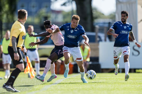 Halmstads Niilo Mäenpää och Malmö FFs Salifou Soumah