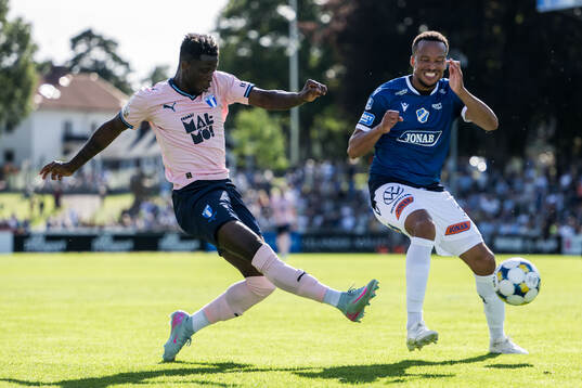 Malmö FFs Salifou Soumah och Halmstads Marcus Olsson