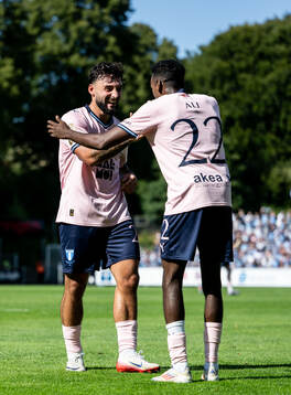 Malmö FFs Sead Haksabanovic och Taha Ali jublar