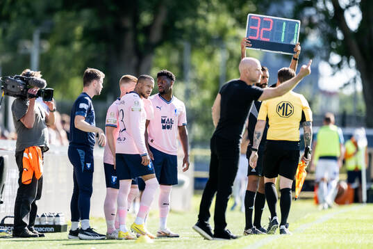Malmö FFs Martin Olsson och Emmanuel Ekong redo att bytas