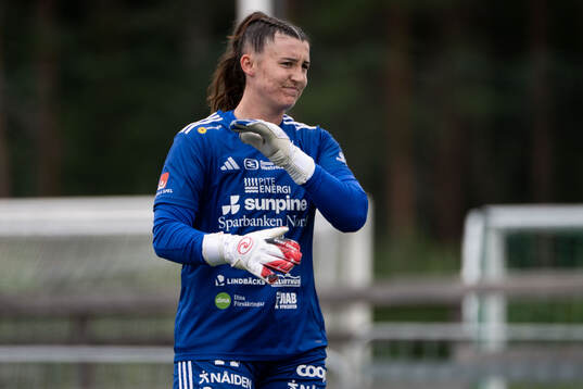 Piteås målvakt Lauren Brzykcy deppar