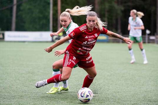 Hammarbys Anna Jøsendal och Piteås Selina Henriksson