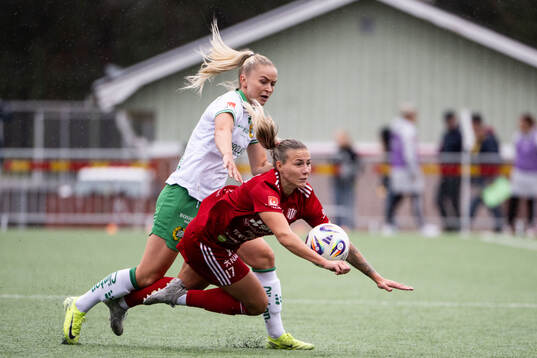 Hammarbys Anna Jøsendal och Piteås Selina Henriksson