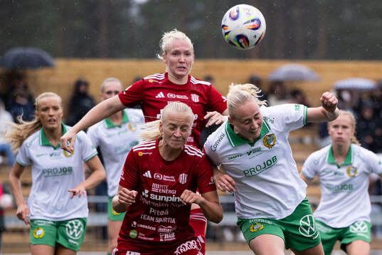 Piteås Wilma Carlsson och Hammarbys Emilie Bragstad
