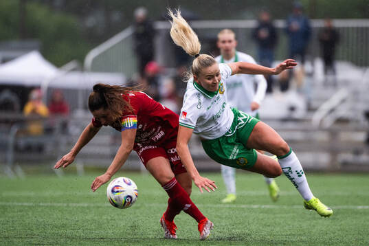 Piteås Josefin Johansson och Hammarbys Ellen Wangerheim