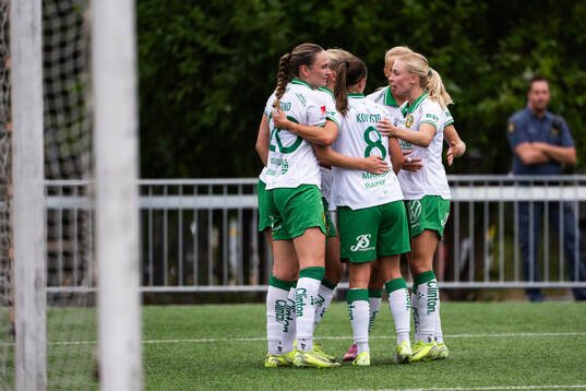 Hammarbys spelare jublar