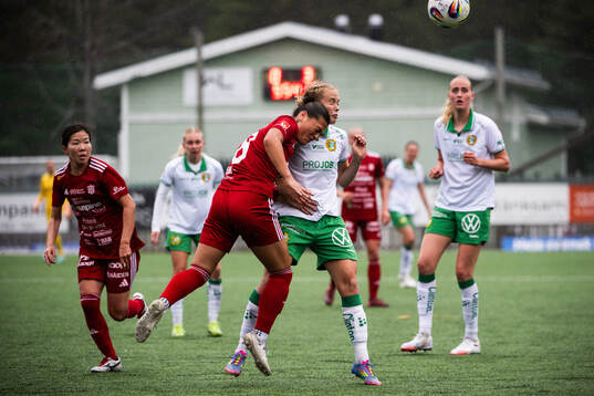 Piteås Jane Lawson Willis och Hammarbys Julie Blakstad