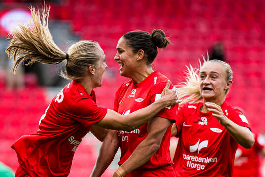 Bläddra bland fler bilder av Football, Toppserien, Brann - Vålerenga