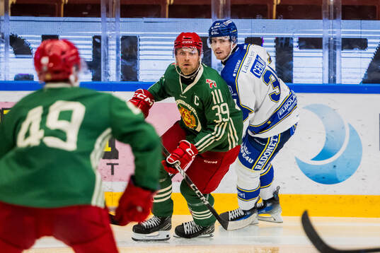 Moras Kristoffer Gunnarsson och Leksands Peter Cehlarik