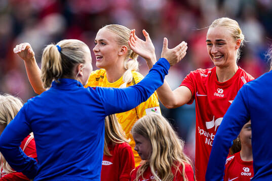 Selma Panengstuen and Mia Authen of Brann
