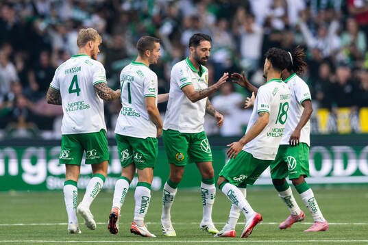 Hammarbys Nahir Besara jublar med lagkamrater