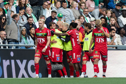 GAIS Edvin Becirovic jublar med lagkamrater
