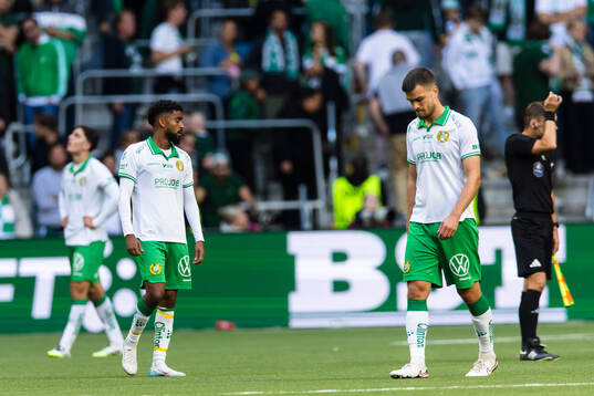 Hammarbys Tesfaldet Tekie och Pavle Vagic deppar