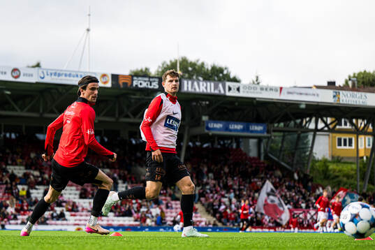 Ulrik Mathisen and Jacob Ebsen Sørensen of Brann warms up
