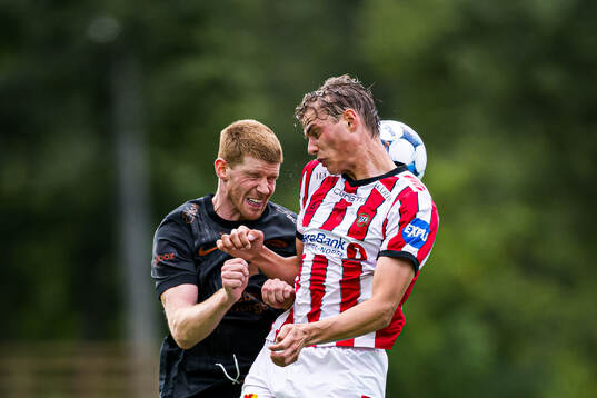 Thore Pedersen of Brann and Jens Hjertø-Dahl of Tromsø