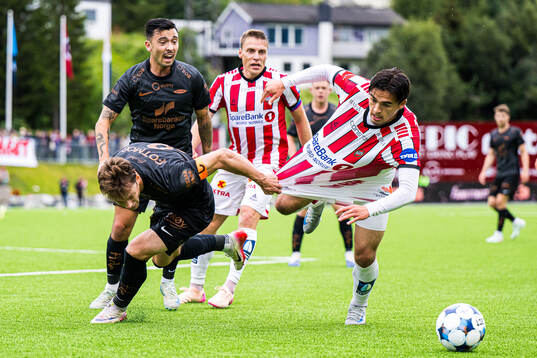 Felix Horn Myhre of Brann and Alexander Warneryd of Tromsø