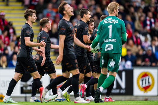 Denzel De Roeve of Brann celebrates