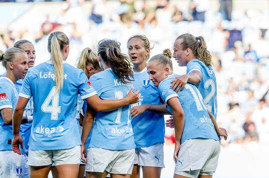 Malmö FFs Tuva Skoog jublar med lagkamraterna