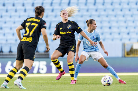 AIKs Ida Björnberg mot Malmö FFs Katariina Kosola