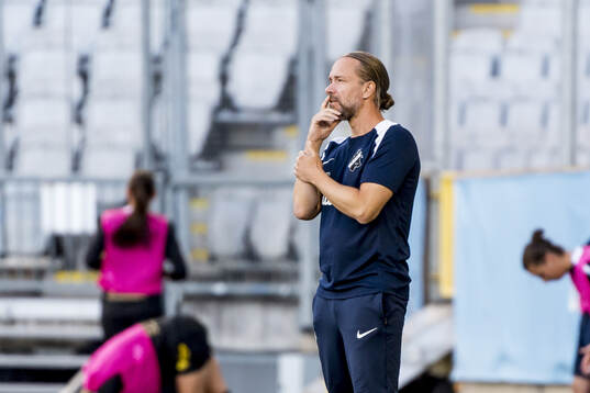 AIKs tränare Lukas Syberyjski deppar