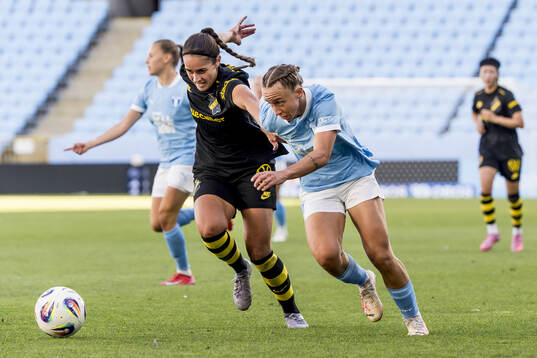 AIKs Daniella Famili mot Malmö FFs Miljana Ivanovic