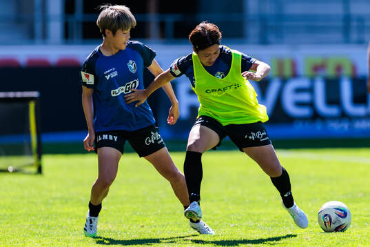 Växjö DFFs Miho Kamogawa och Suzu Amano