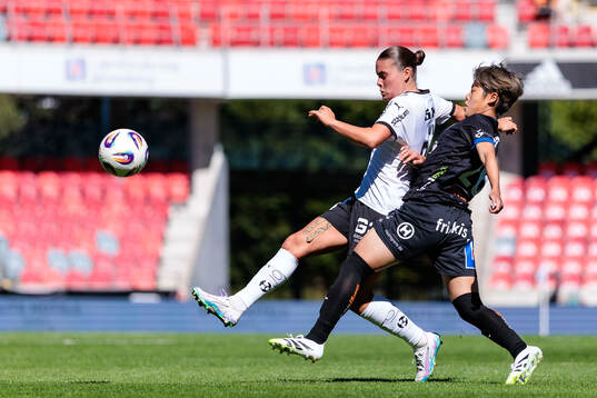 Häckens Hanna Wijk och Växjö DFFs Suzu Amano