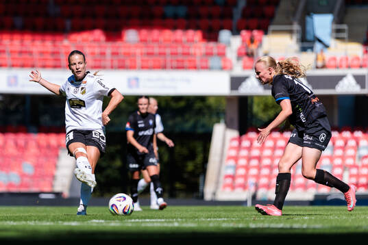 Häckens Anna Anvegård och Växjö DFFs Ebba Wieder