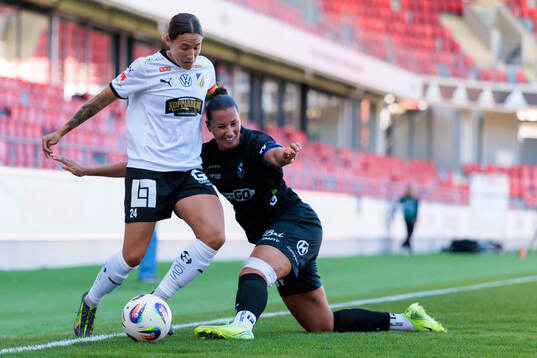 Häckens Tabby Tindell och Växjö DFFs Nellie Karlsson