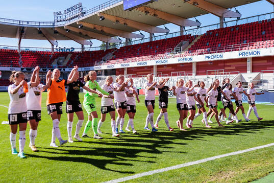 Häckens spelare jublar
