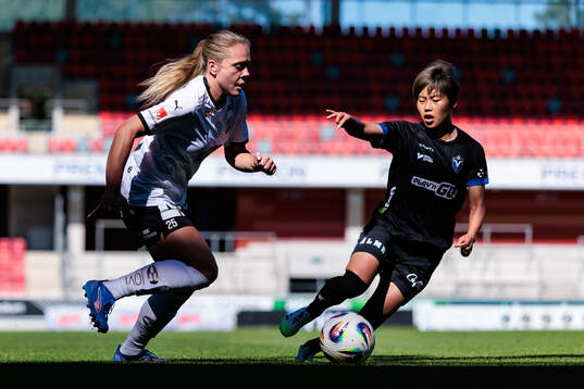 Häckens Alice Bergström och Växjö DFFs Suzu Amano