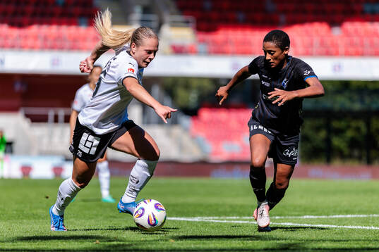 Häckens Alice Bergström och Växjö DFFs Eva Dessislava