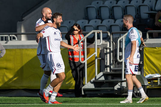 Östers Sebastian Hedlund och Alibek Aliev jublar