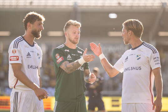 Östers Alibek Aliev, målvakt Robin Wallinder och Noah