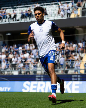 IFK Göteborgs Thomas Santos värmer upp