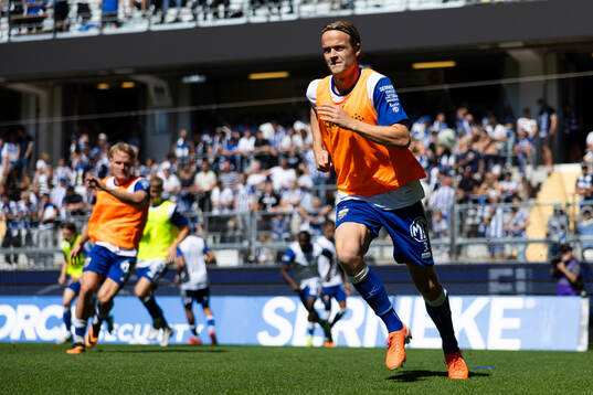 IFK Göteborgs August Erlingmark värmer upp