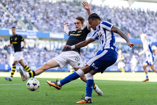 AIKs Yannick Geiger och IFK Göteborgs Sebastian Clemmensen