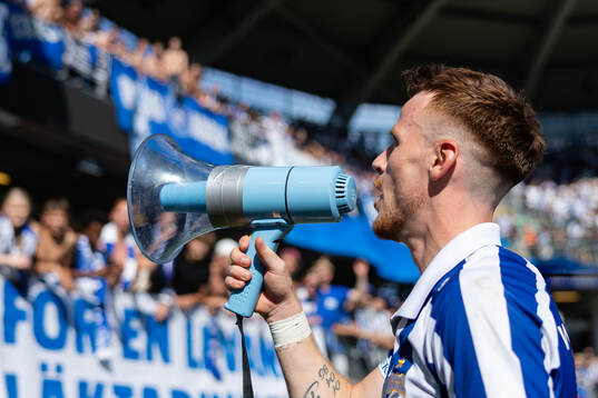 IFK Göteborgs Tobias Heintz jublar och håller i