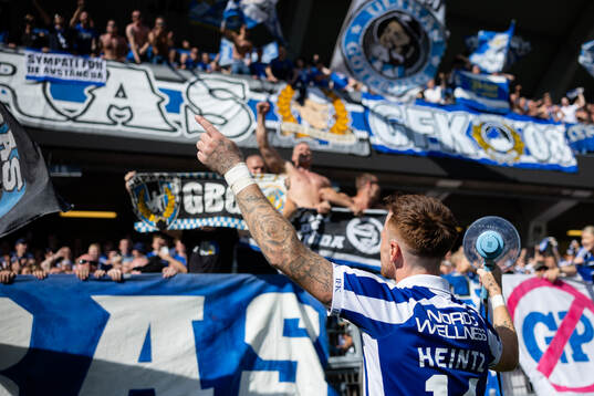 IFK Göteborgs Tobias Heintz jublar och håller i