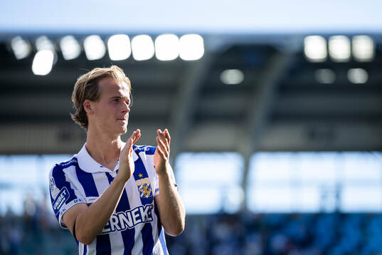 IFK Göteborgs August Erlingmark tackar publiken