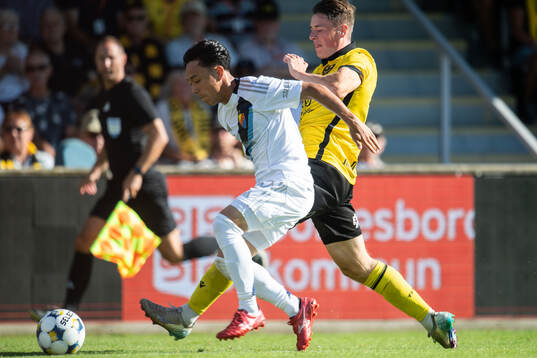 Djurgårdens Keita Kosugi och Mjällbys Elliot Stroud